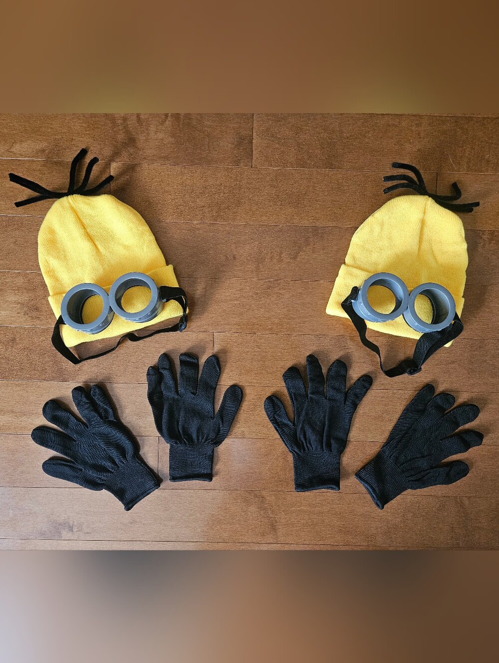 Minion Kids Costume Hat & Gloves Set